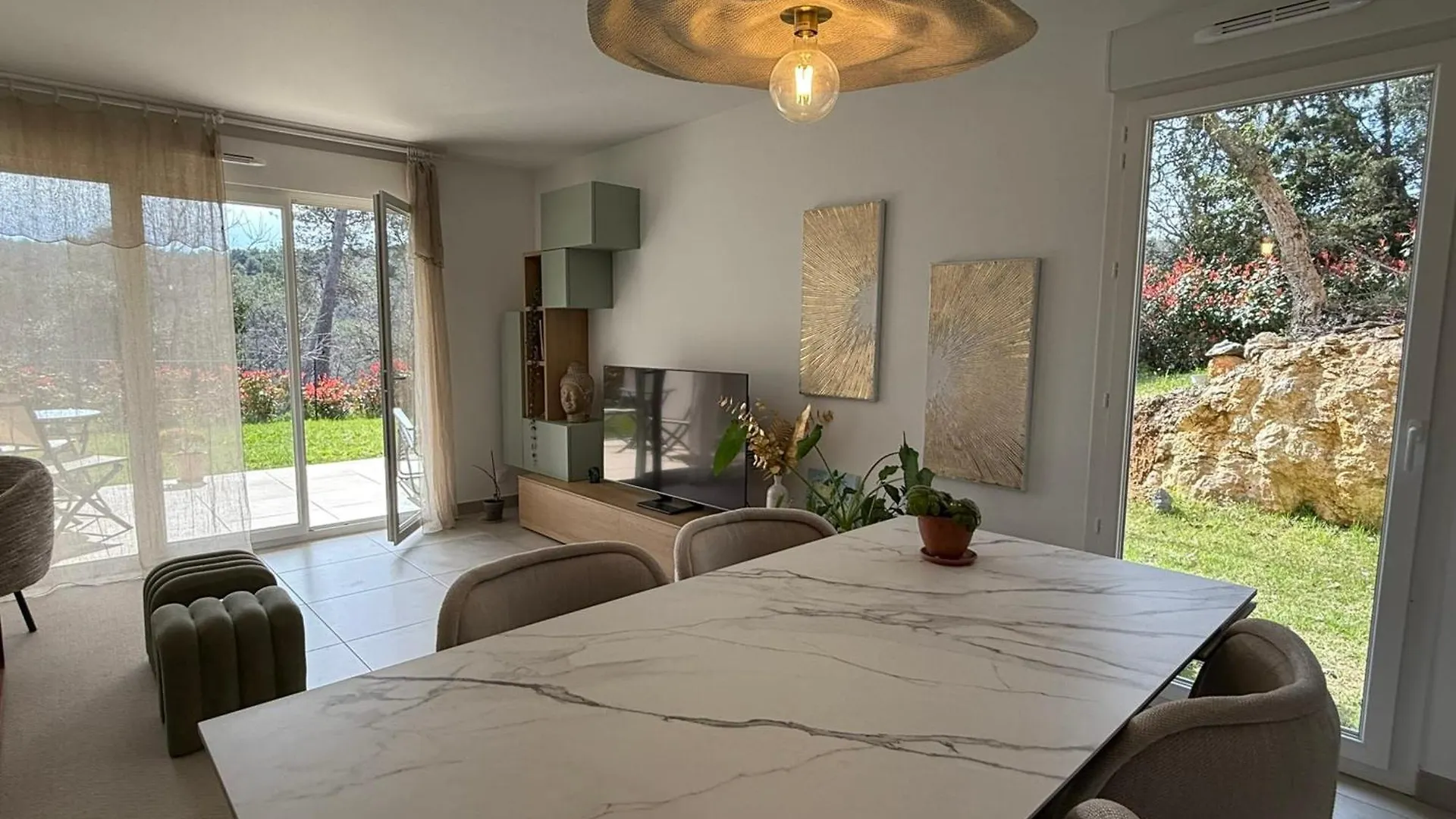 Cosy Flat - Garden - Swimming Pool Apartment Valbonne 0*,  France